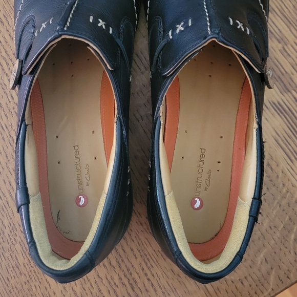 Clarks Unstructured Un Loop Shoe - black leather - Picture 7 of 10